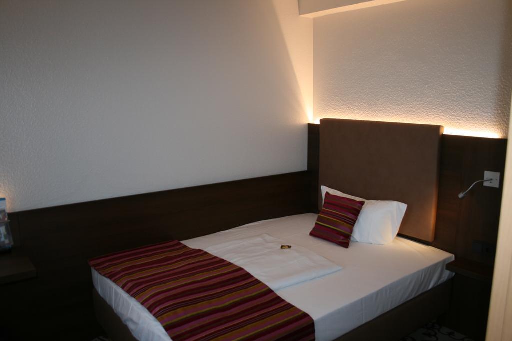 Hotel Parqeo Im A66 Gelnhausen Kültér fotó